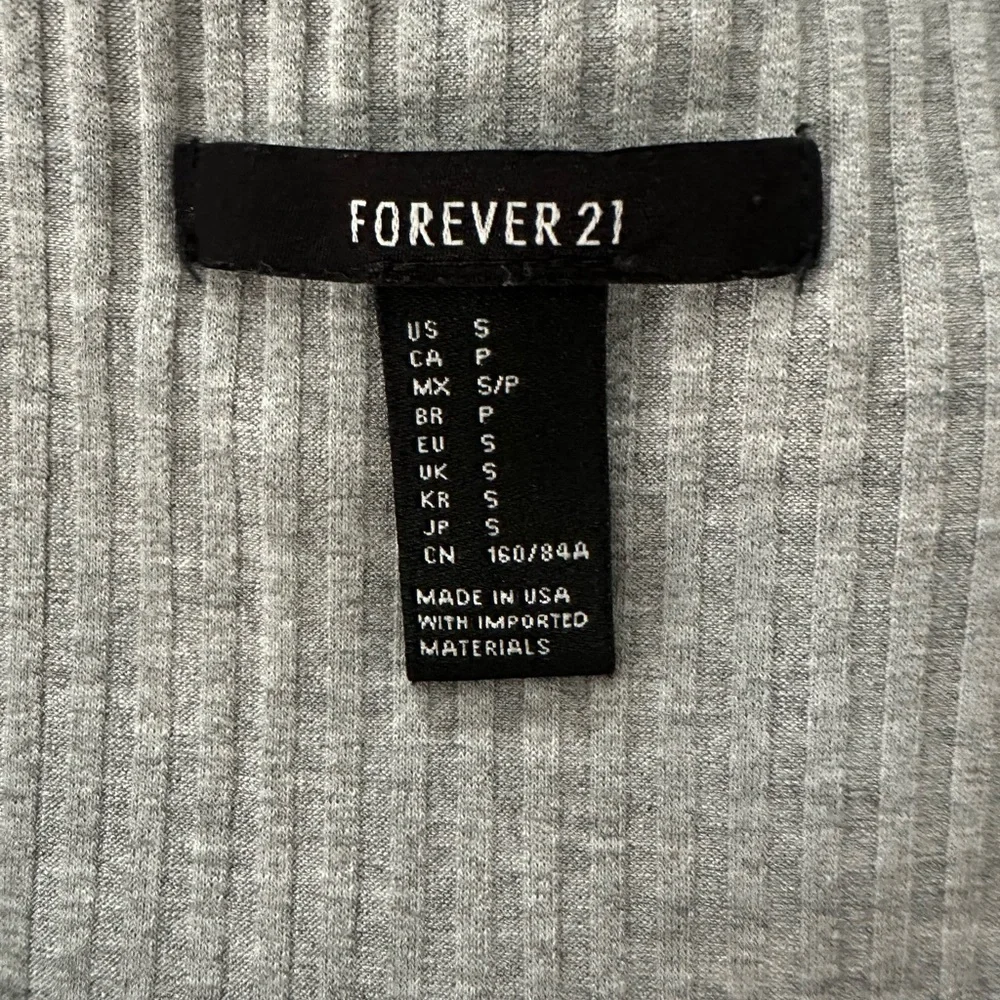 Gray Off-Shoulder Ribbed Top - Picture 3 of 3